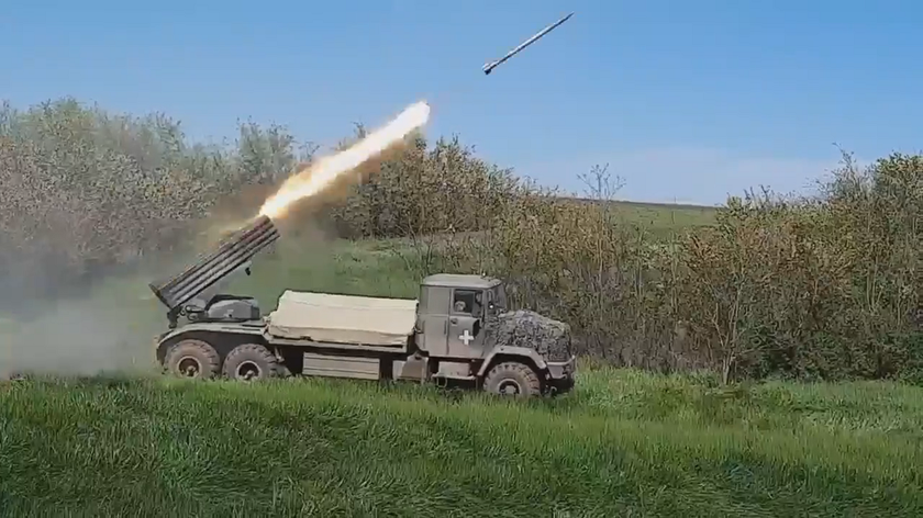 Вооружённые Силы Украины опубликовали редкое видео боевой работы реактивной системы залпового огня «Бастион-2»