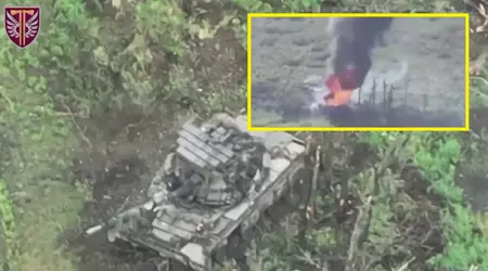 Cheap Ukrainian kamikaze drones burned down a Russian T-80BV tank with the Contact-1 dynamic defence system
