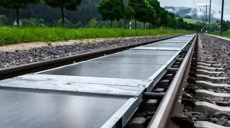 Des panneaux solaires entre les rails : la Suisse prouve que 11 000 trains n'en ont pas eu raison