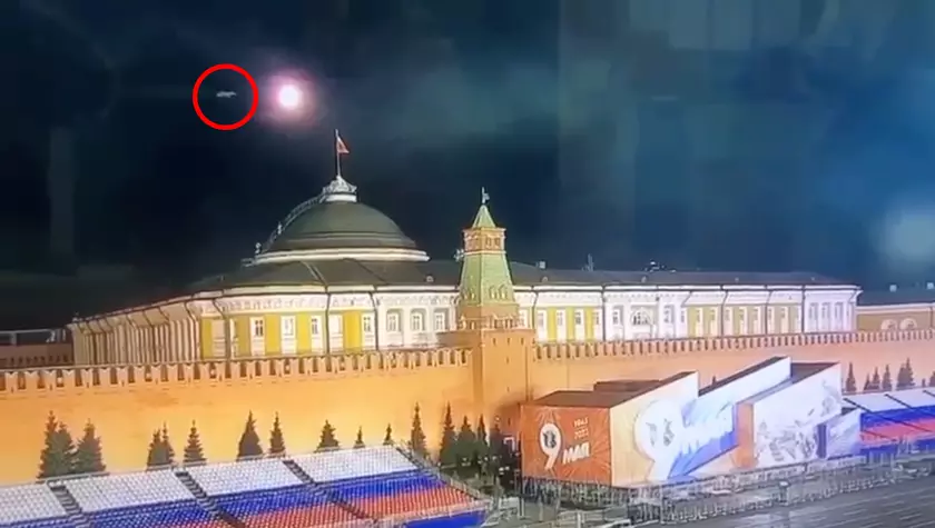 Неизвестные дроны атаковали резиденцию Путина в Кремле