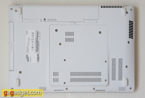 Samsung R428 - вид снизу