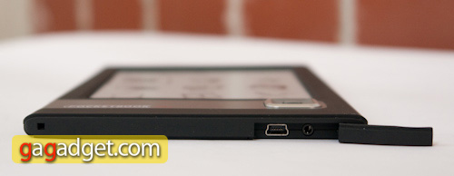 pocketbook_301plus_bottom.jpg