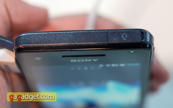 xperia_v-6.jpg