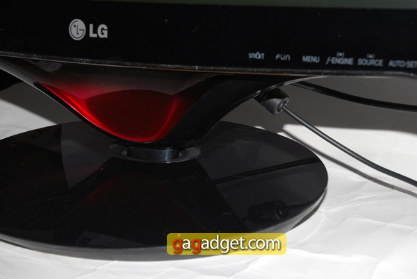 LG_W2486L_01.jpg