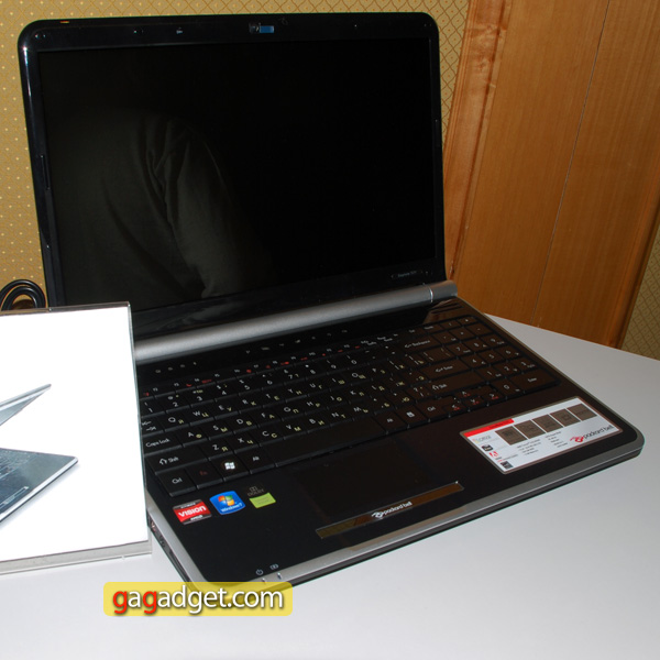 PB-Easynote-NJ65_02.jpg