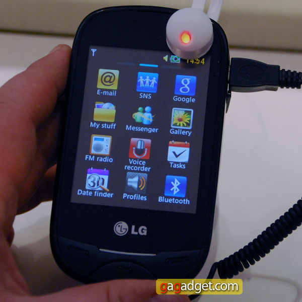 LG_T500_02.jpg