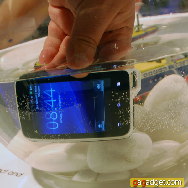 SonyEricssonXperiaActive_07.jpg