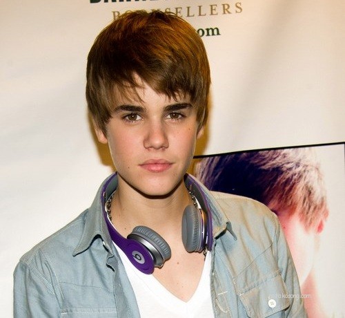 justin-bieber-wearing-just-beats-headphone.jpg