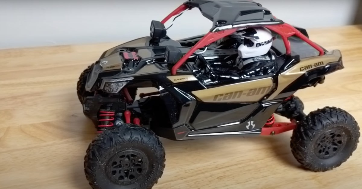 1:18 AXIAL JR. CAN-AM YETI MAVERICK X3 rc car moins de 200