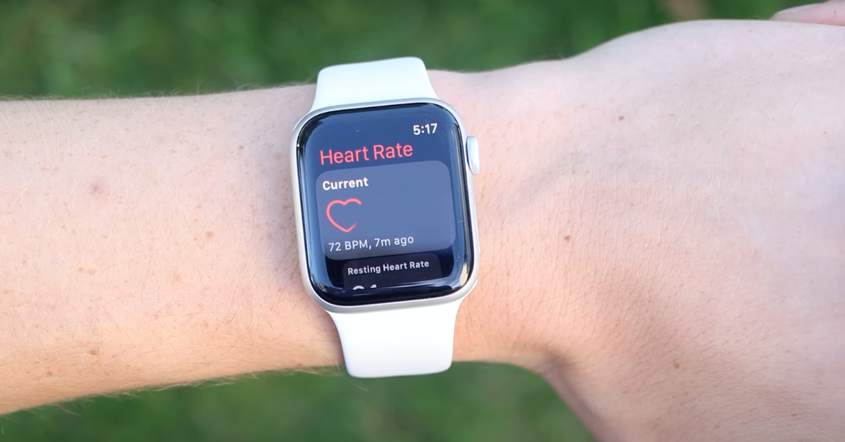 APPLE WATCH SE (2ND GEN) GPS SMART WATCH fitness tracker that doesn't require a smartphone or computer
