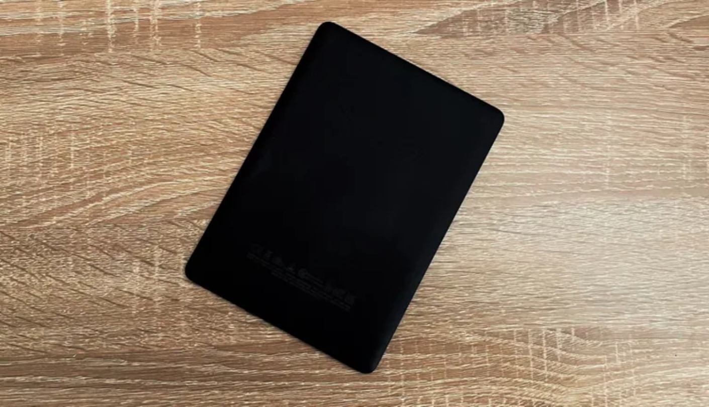 Amazon Kindle Paperwhite e-ink display warm front light