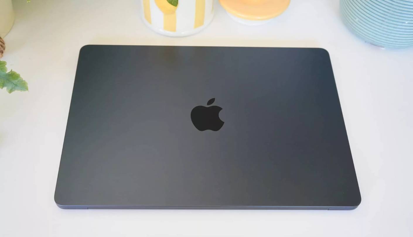 Apple MacBook Air 13 M5 laptop long battery life