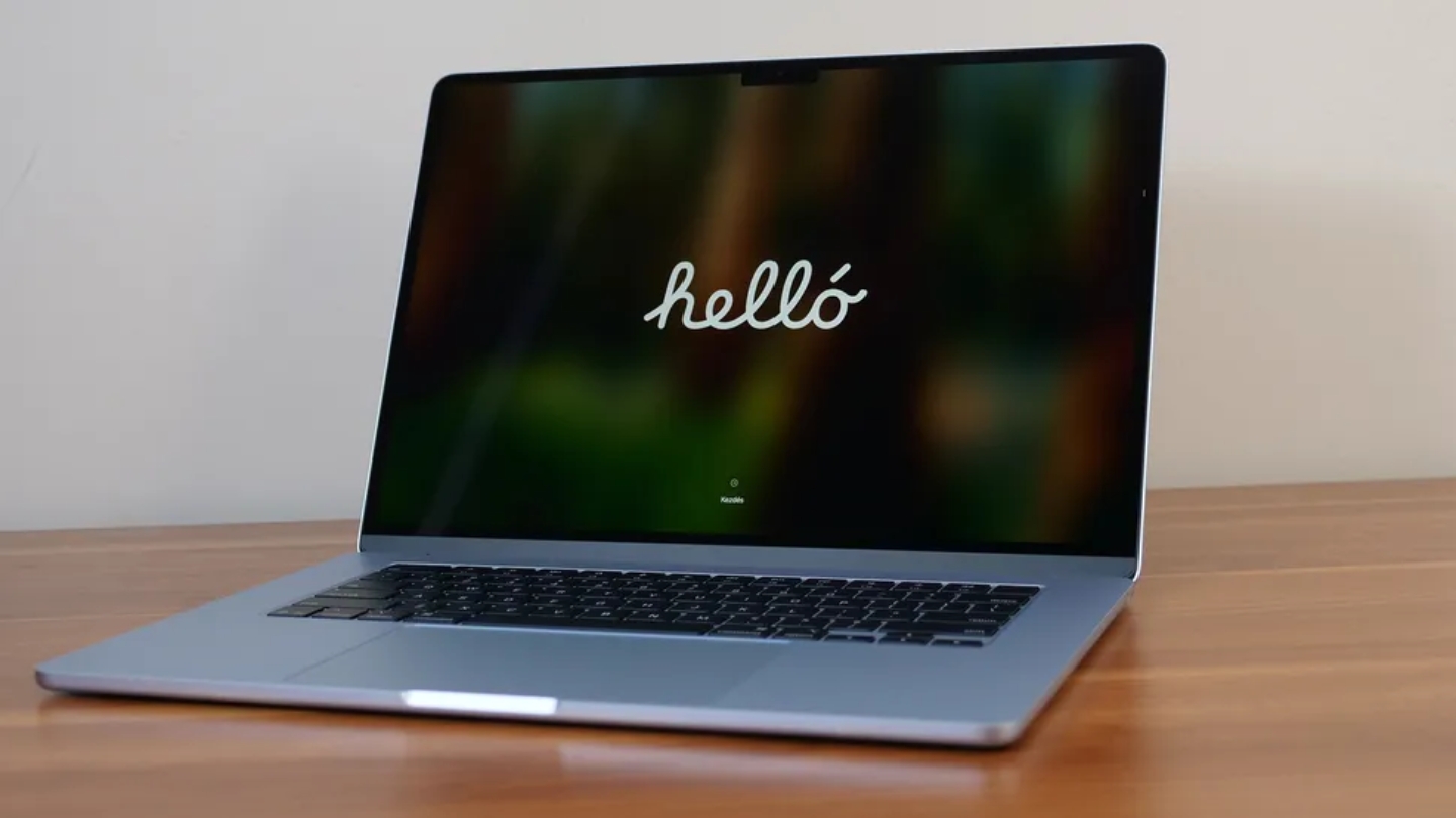 Apple MacBook Air 15-inch M4 laptop for 4K video editing under $1500