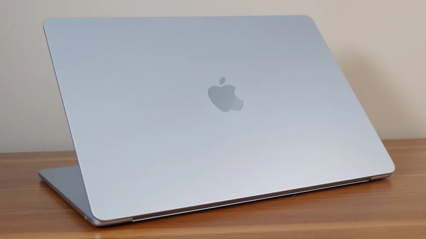 Apple MacBook Air 15-inch M4 powerful laptop for video editing mid-range