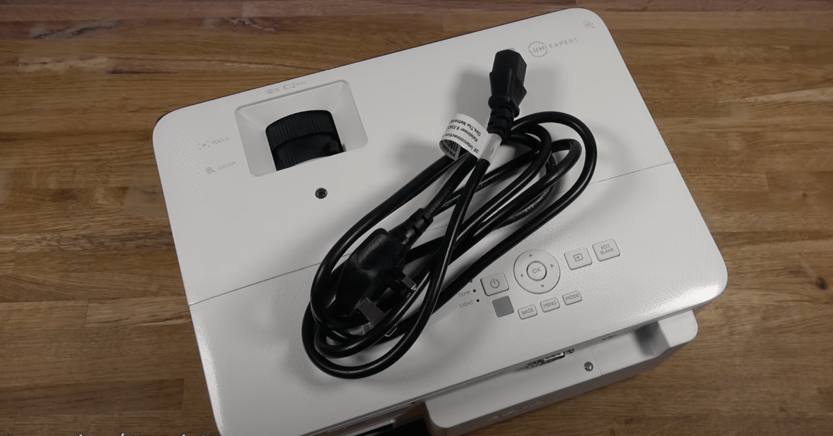 BenQ TK700STi short-distance projector