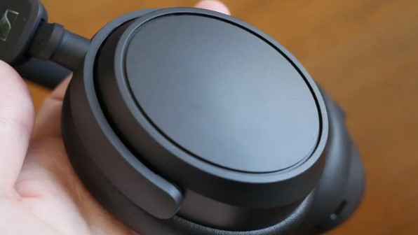 Sennheiser Accentum Plus Wireless over-ear headphones for music