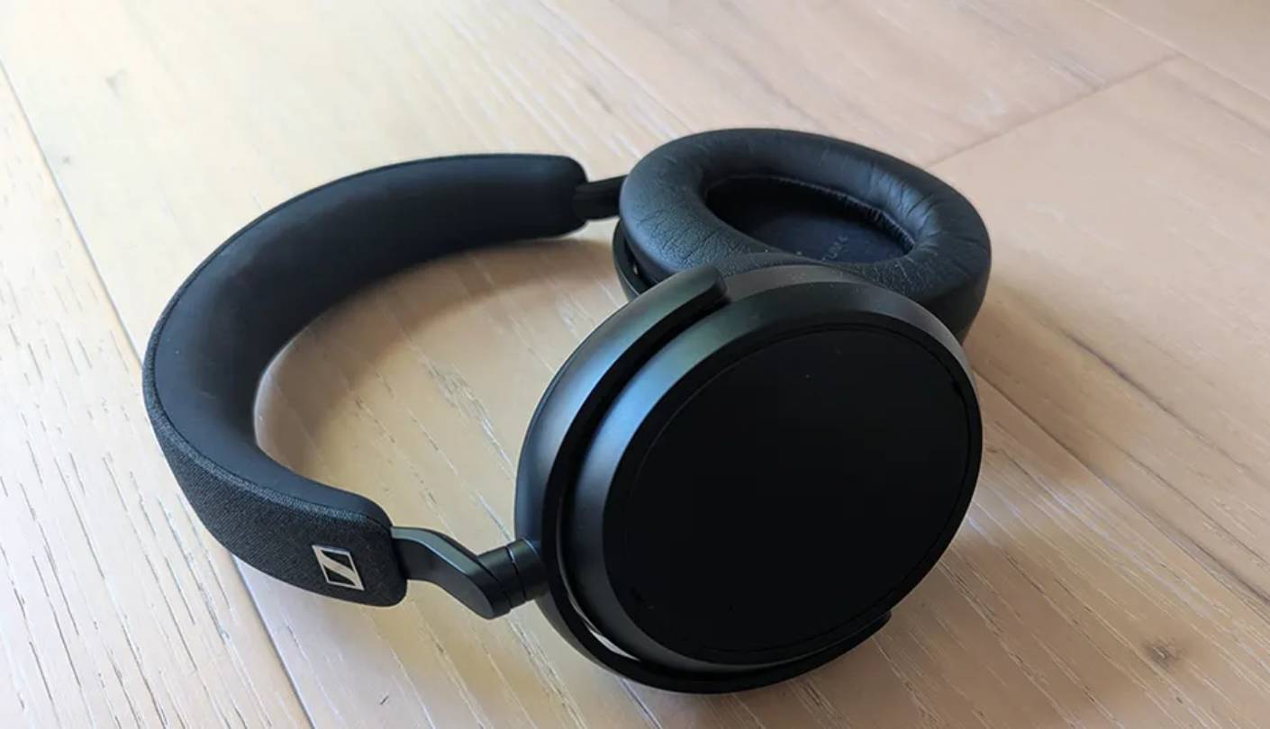 Sennheiser Momentum 4 Wireless headphones that work with hearing aids