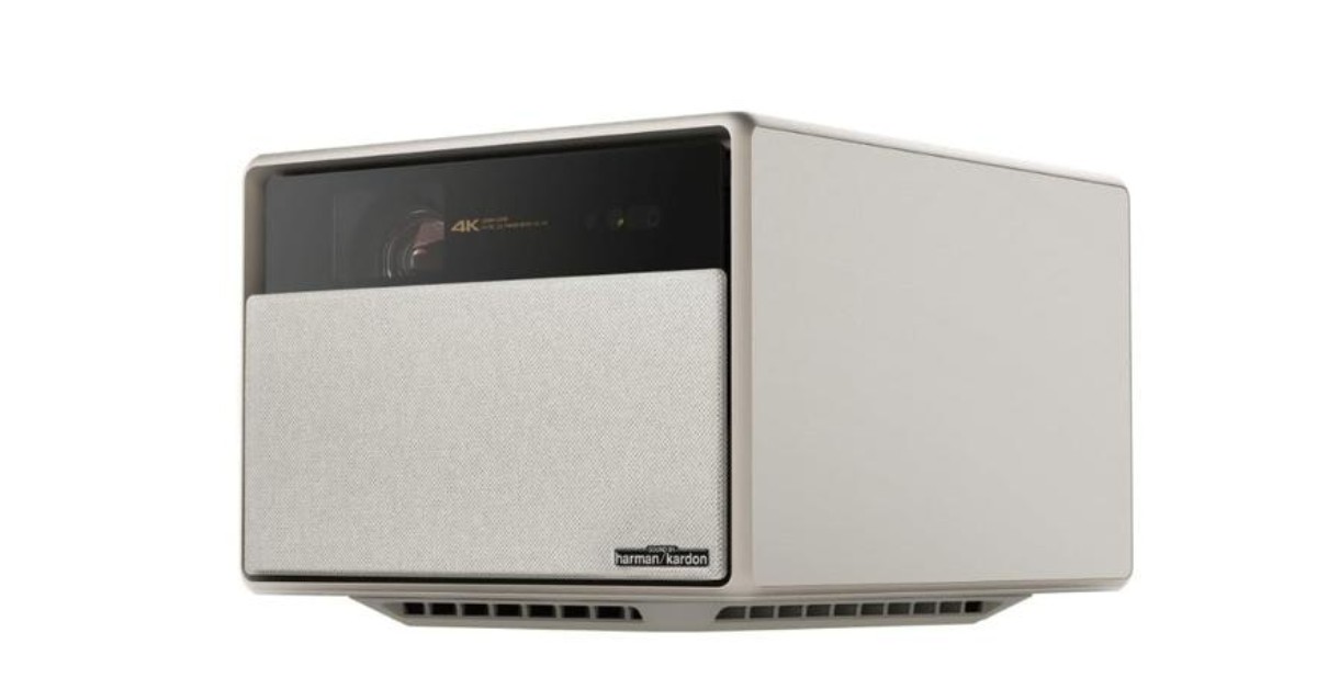 XGIMI HORIZON Ultra 4K projector living room