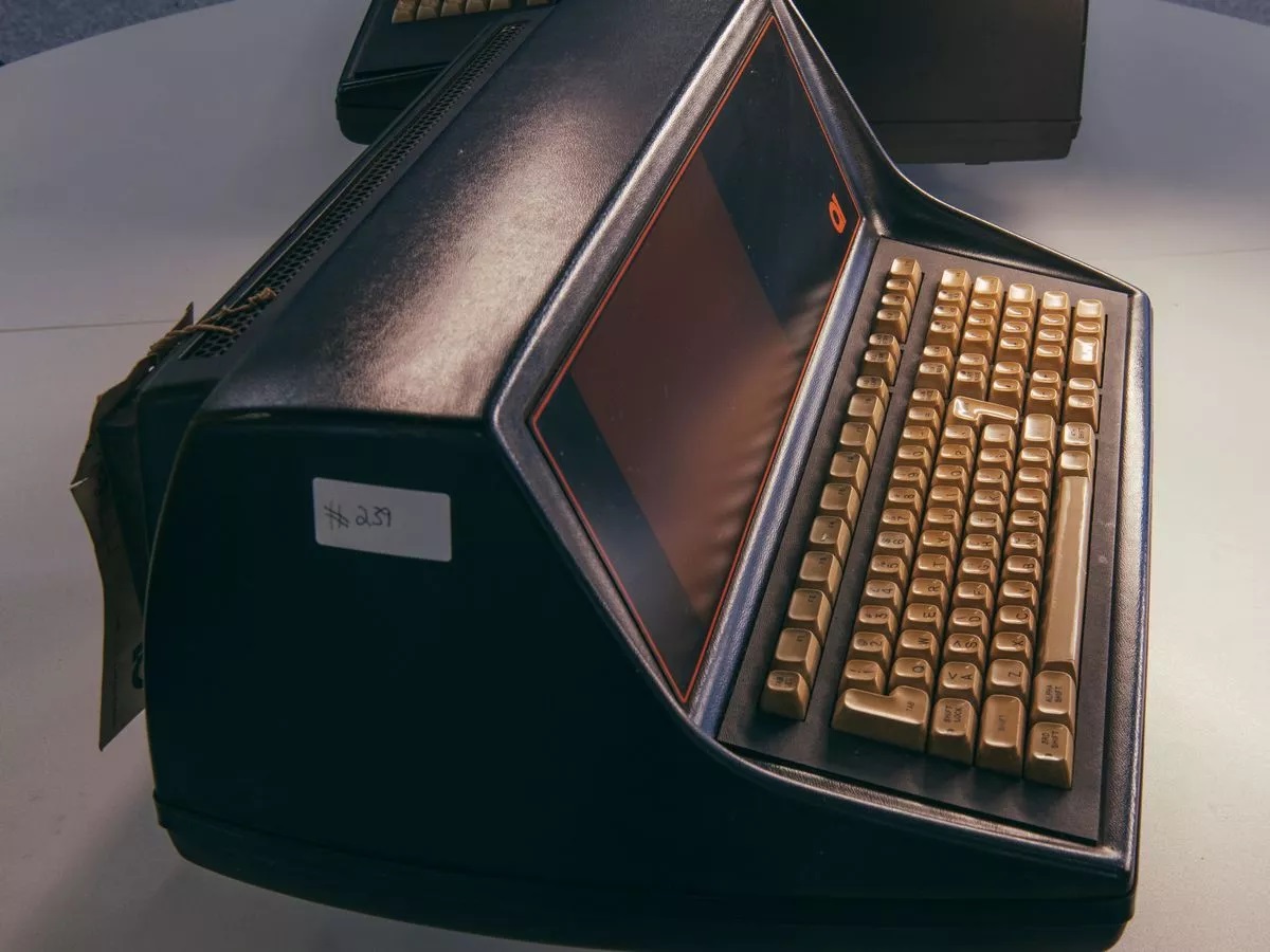 The world's first microcomputer Q1 from 1972 sells for $32000 at auction