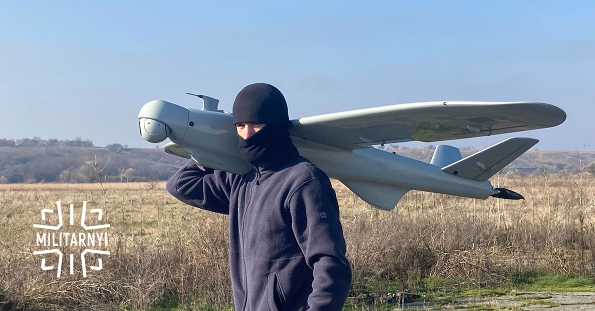 Le Leleka LR est une nouvelle version du drone ukrainien Leleka-100, qui résiste aux attaques électromagnétiques et dispose d'un rayon d'action plus important.