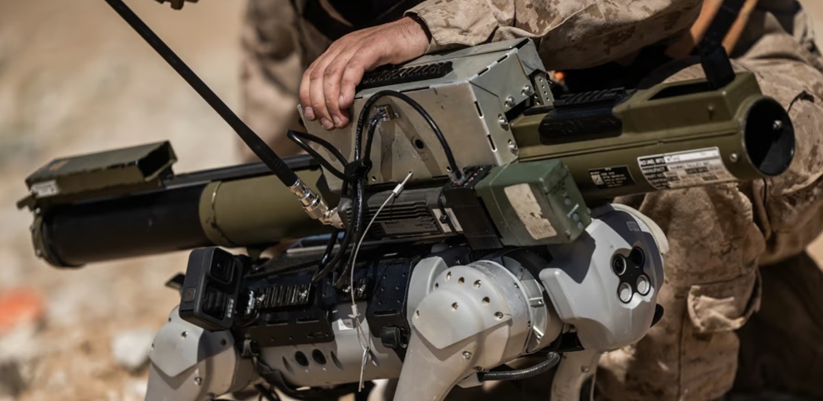 Les Marines américains ont équipé un chien robotique chinois d'un lanceur de missiles M72 LAW.