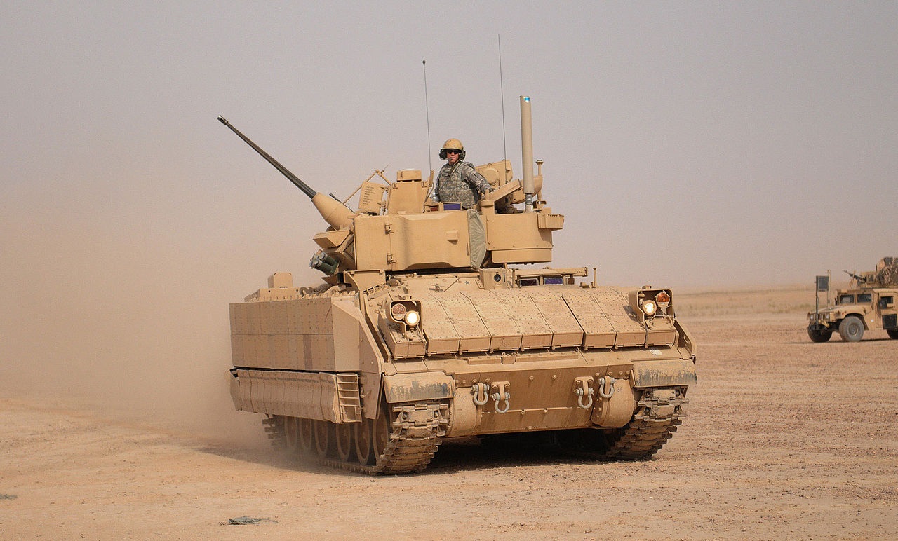 США можуть надати Україні бойові машини M2 Bradley
