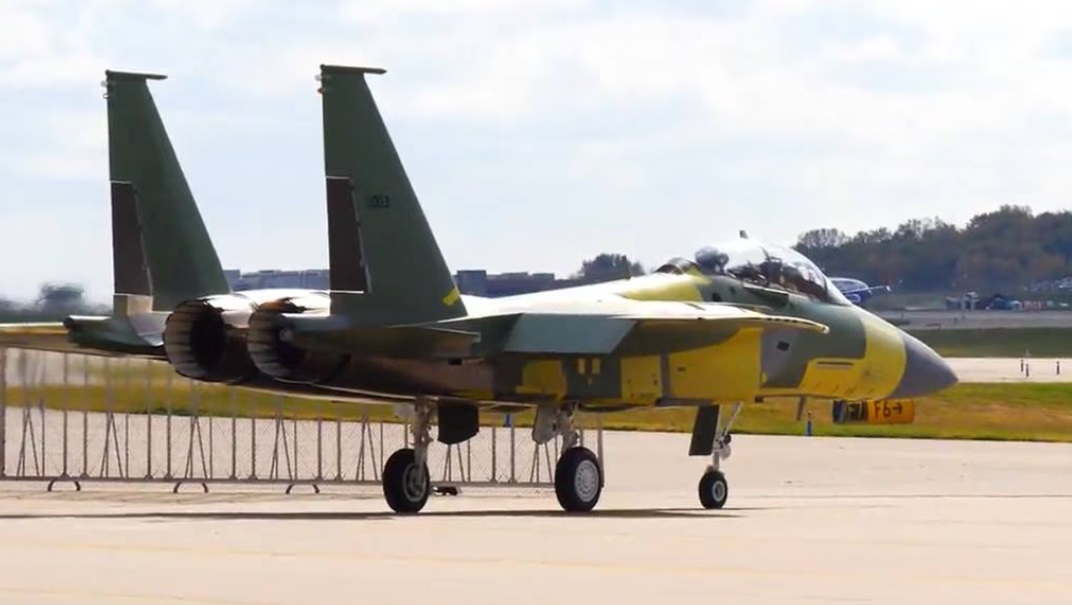 Boeing espère remettre à l'armée de l'air américaine le premier chasseur F-15EX Eagle modernisé dans sa configuration finale d'ici à la fin du mois de novembre - les livraisons ont été retardées d'un an.