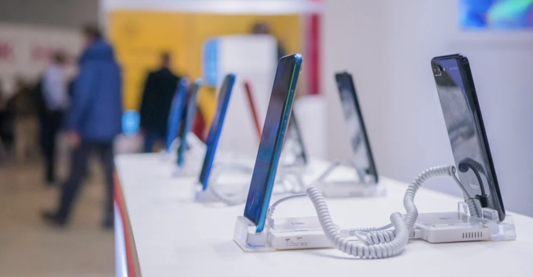 China has sharply reduced the supply of smartphones to Russia and almost stopped the supply of telecommunications equipment