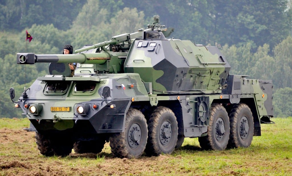 ZSU a présenté les canons automoteurs 152-mm DANA