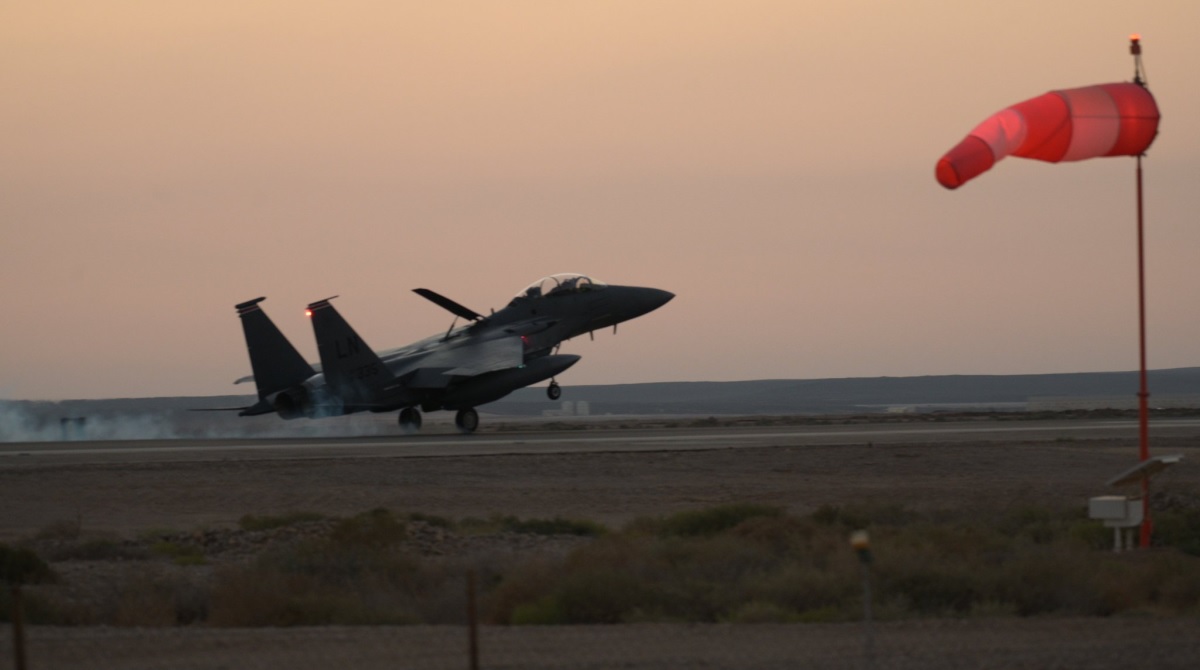Les chasseurs F-15E Strike Eagle sont arrivés au Moyen-Orient après les A-10 Thunderbolt II, à la suite d'une attaque contre Israël par des militants du Hamas.