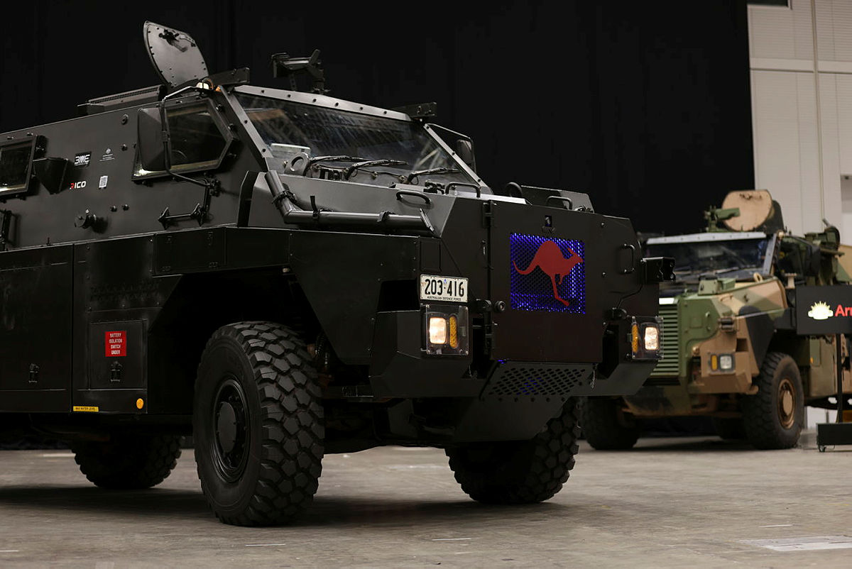 Представлений броньований електричний автомобіль Bushmaster