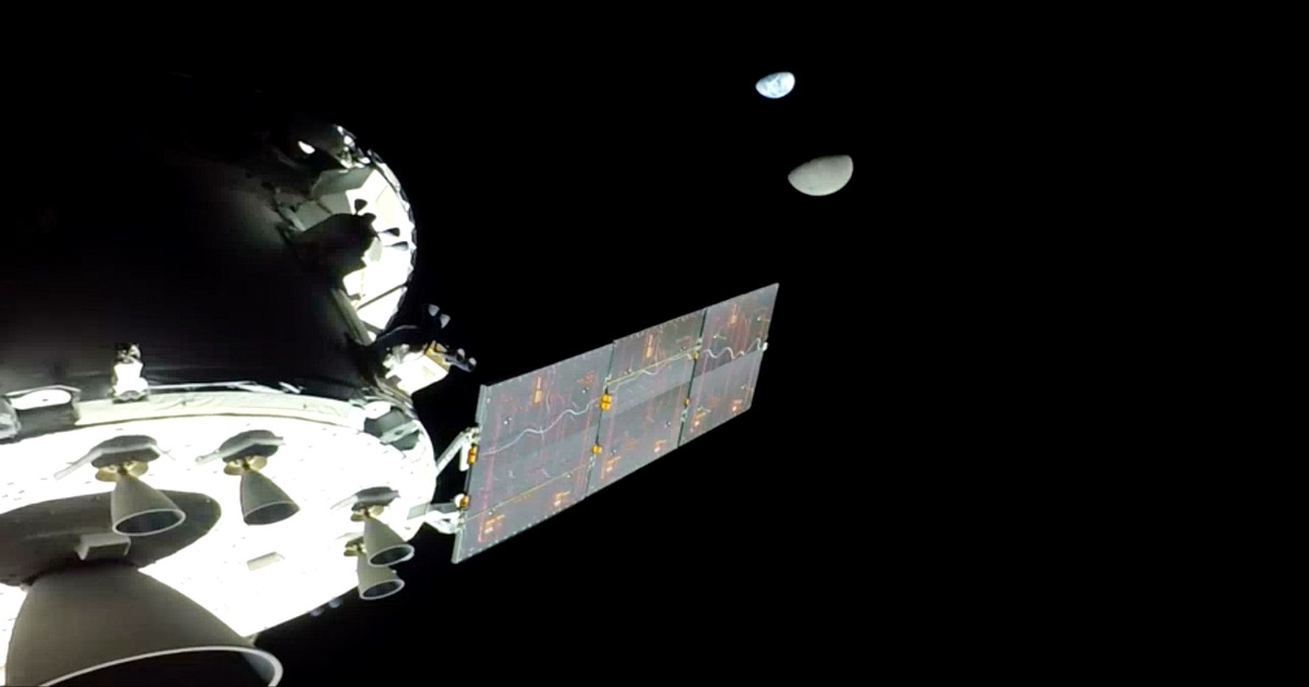 Orion spacecraft descends from lunar orbit and begins to fly to Earth - the landing is scheduled for December 11