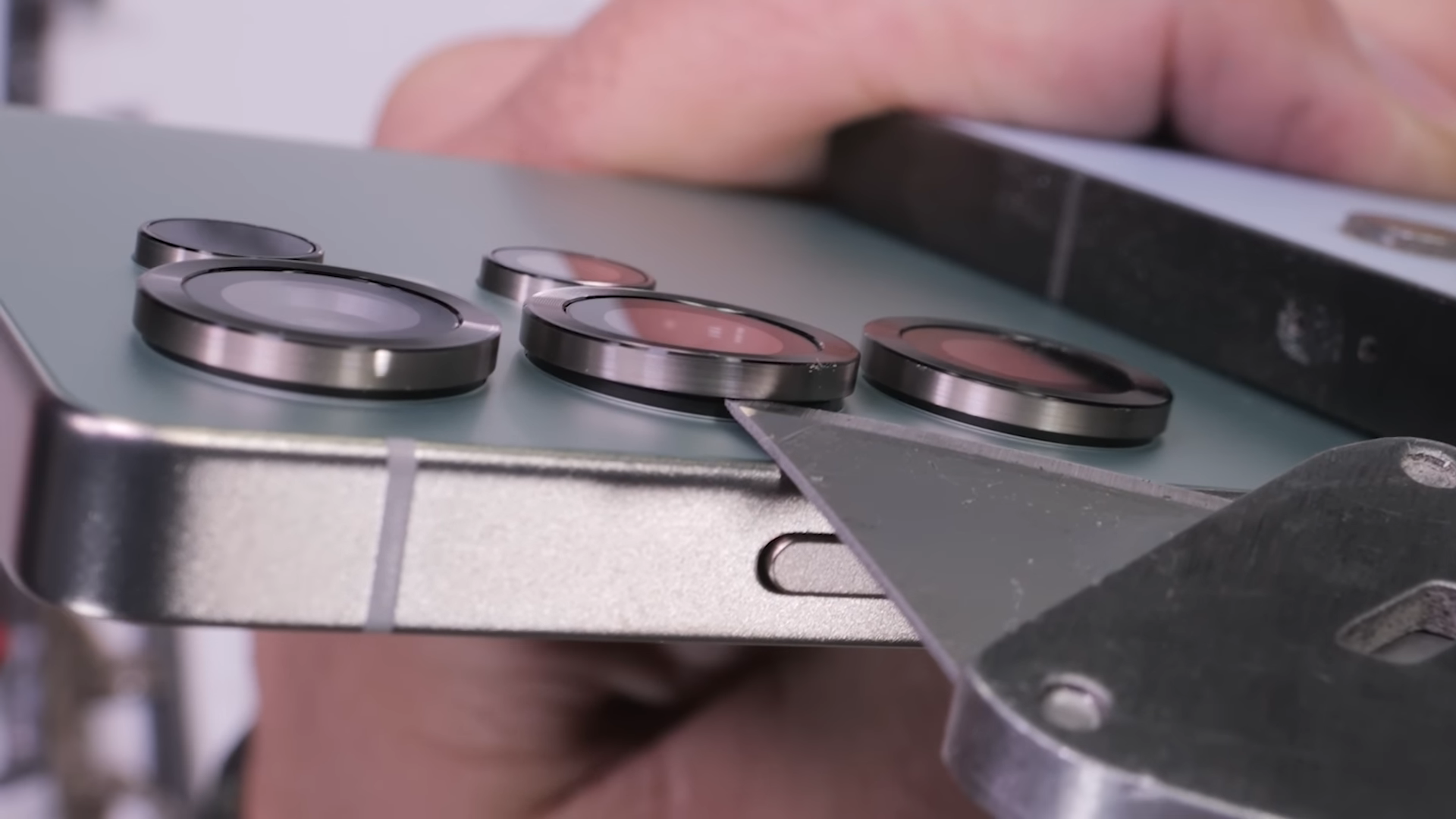 A close look: Galaxy S25 Ultra passes the stress test