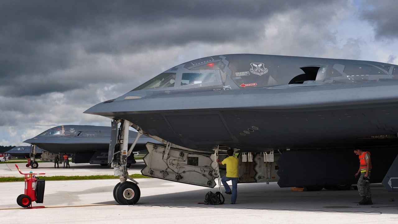 L'armée de l'air américaine ferme la piste de la base aérienne de Whiteman après l'incendie d'un bombardier nucléaire B-2 Spirit de plus de 2 milliards de dollars.