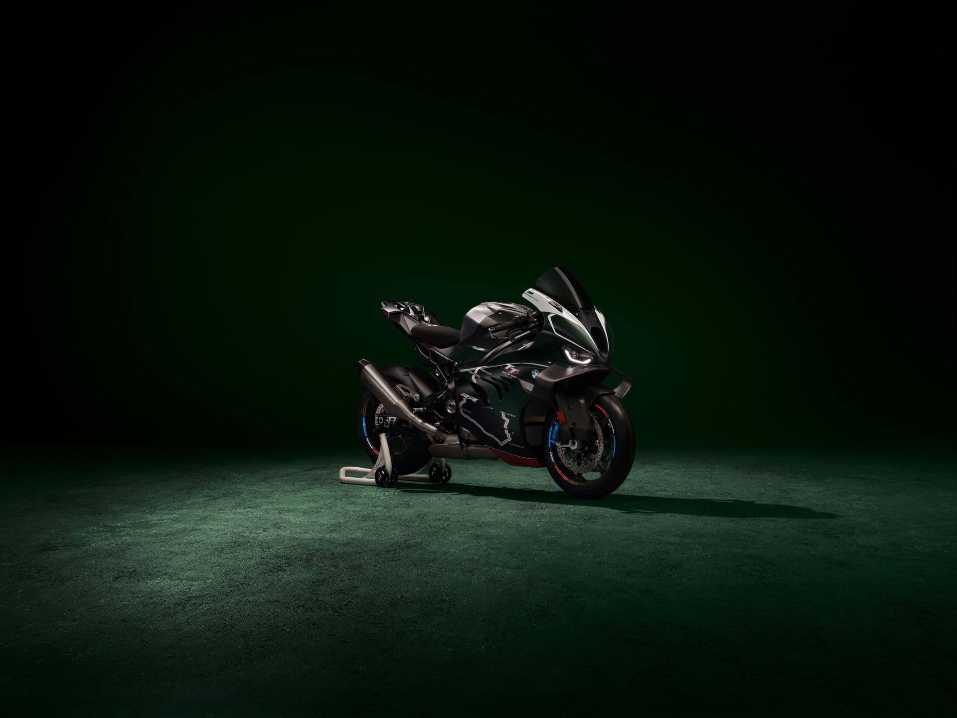 BMW M 1000 RR TT-Edition у кольорі British Racing Green