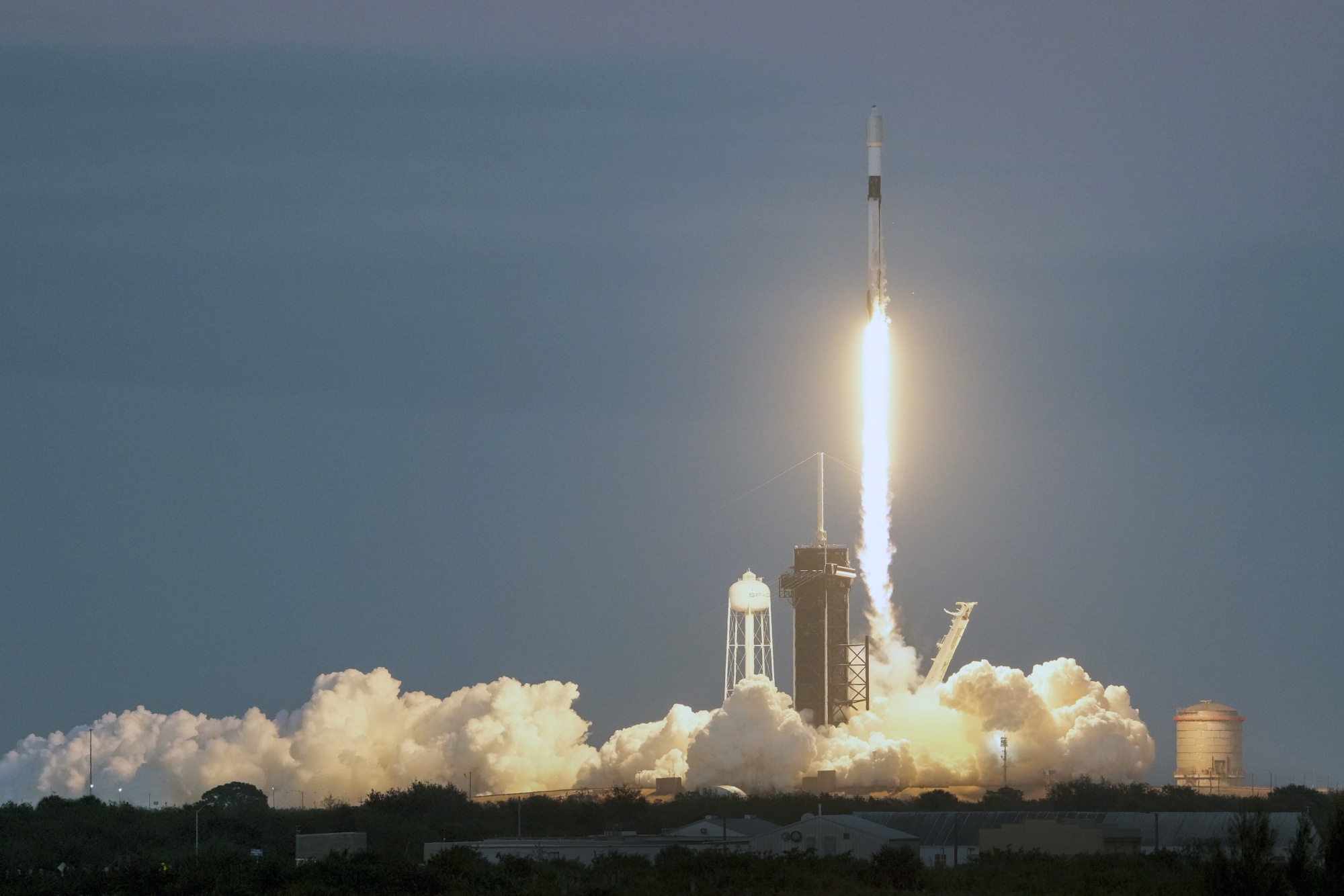 SpaceX put OneWeb communications satellites into orbit despite direct competition