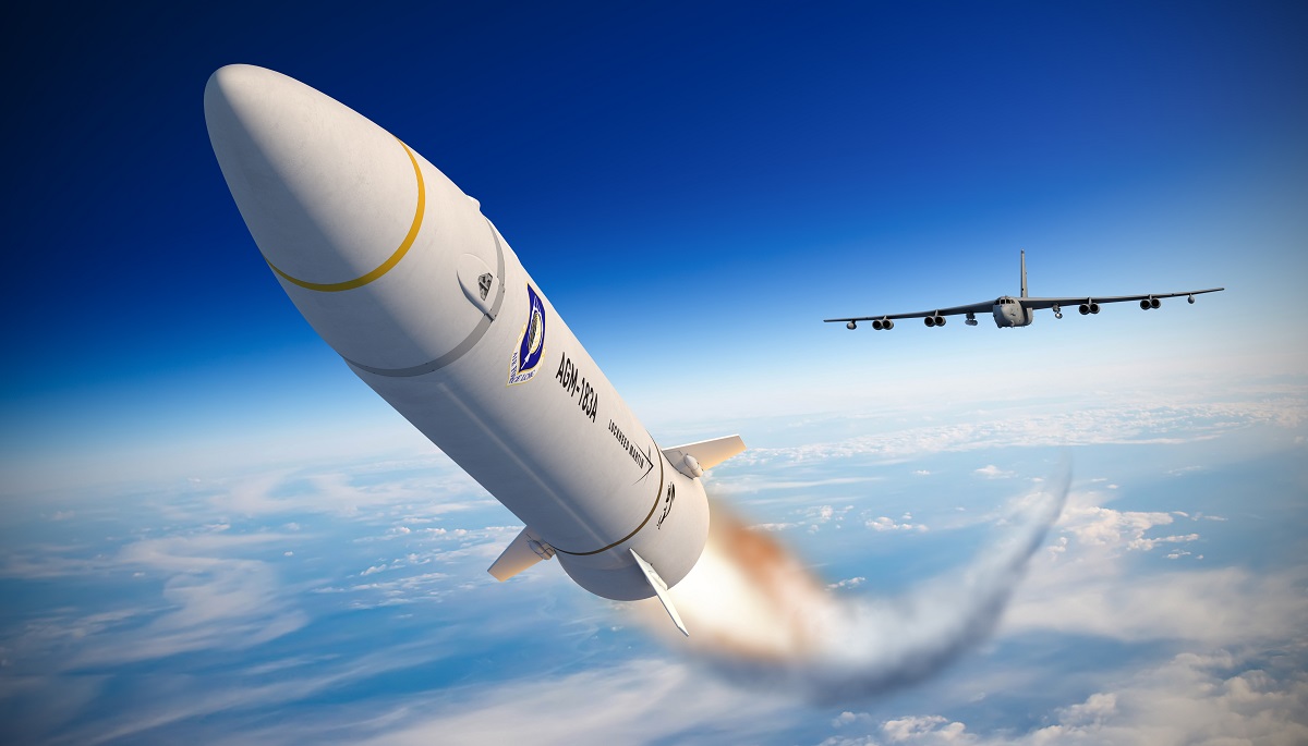 ВПС США вперше випробували повноцінний прототип гіперзвукової ракети AGM-1483A ARRW - для запуску використовувався стратегічний бомбардувальник B-52H Stratofortress