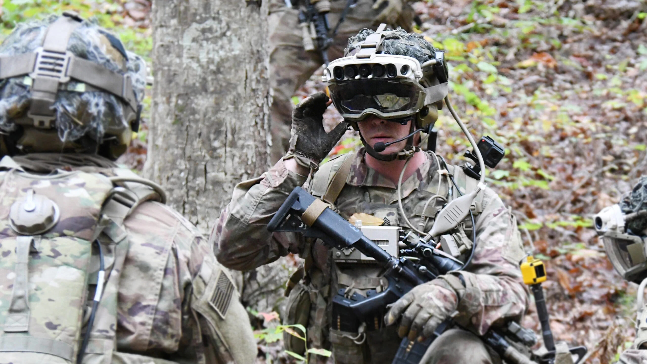 U.S. Army HoloLens mixed reality headset causes soldiers to experience nausea, headaches, and eye fatigue