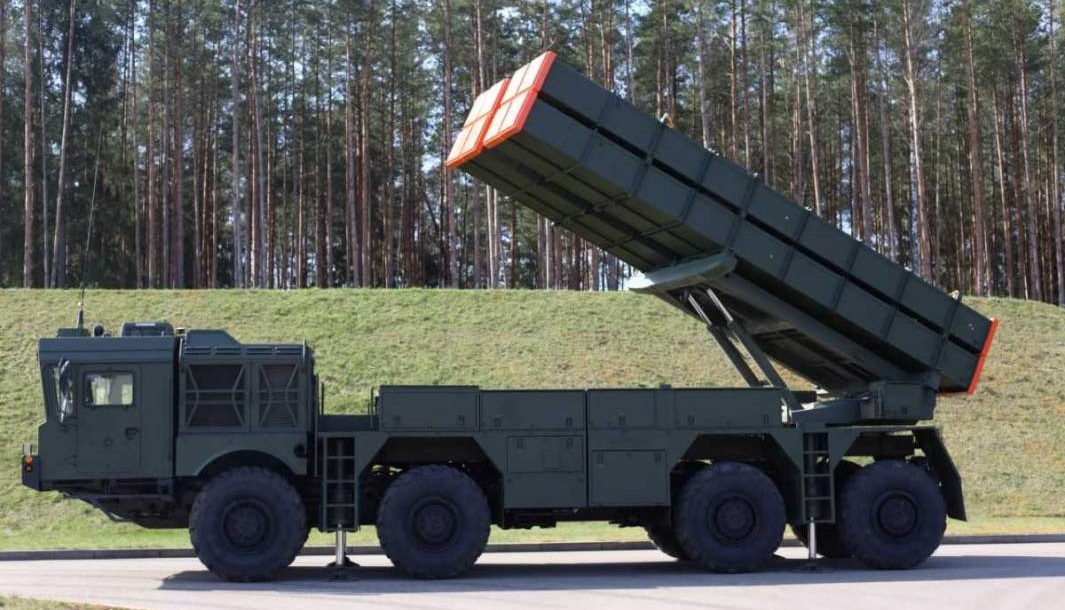 Le Belarus a reçu des lance-roquettes multiples Polonez-M, qui peuvent utiliser des missiles d'une portée allant jusqu'à 300 kilomètres avec des ogives nucléaires.