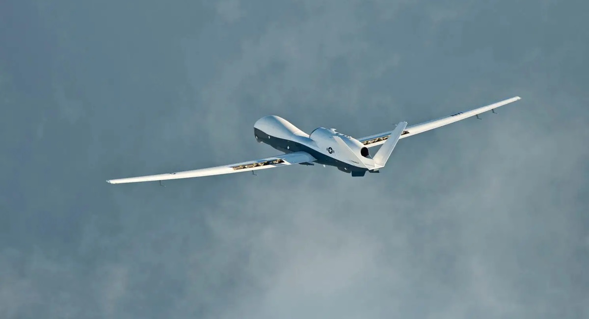 Перший австралійський стратегічний дрон MQ-4C Triton здійснив дебютний політ на заводі Northrop Grumman