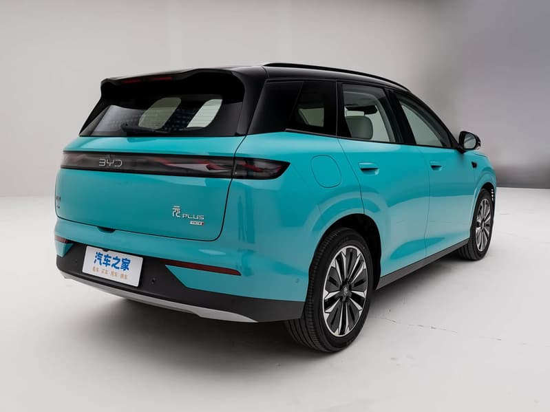 Вид сбоку BYD Yuan Plus