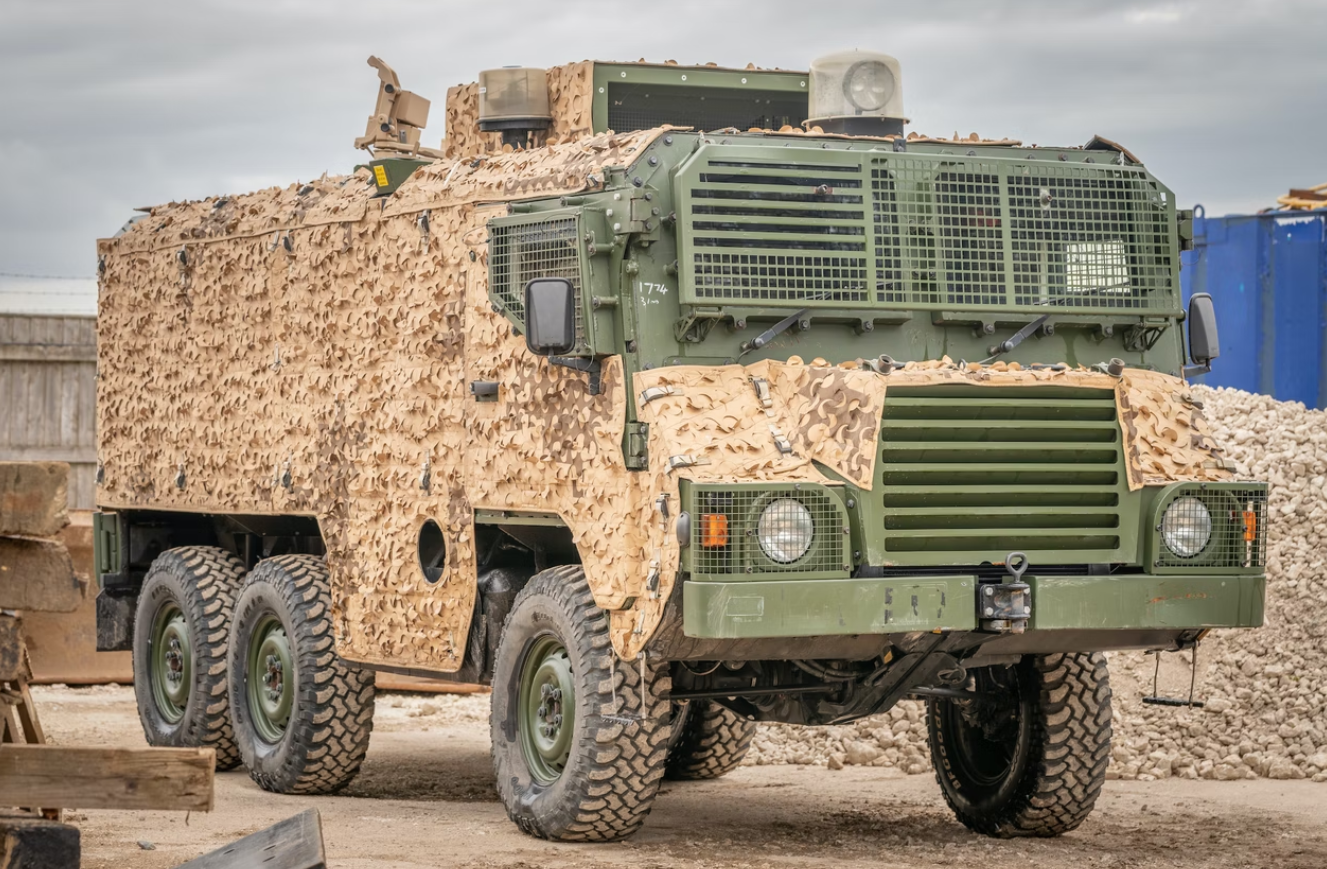 ЗСУ показали австрійську бронемашину Pinzgauer Vector