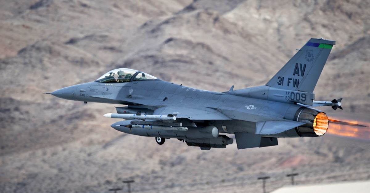 Un avion de combat américain F-16 Fighting Falcon détruit un drone turc pour la première fois de l'histoire