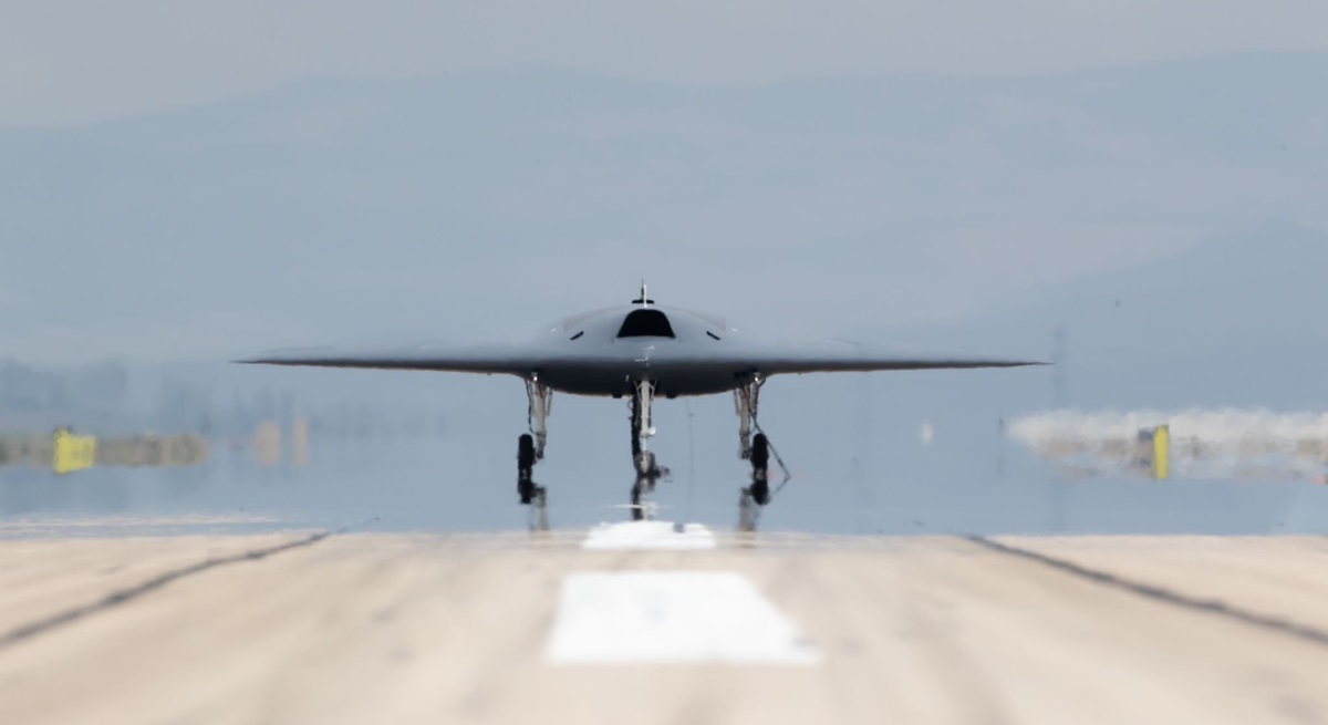 Турецький дрон ANKA-3, який нагадує ядерний бомбардувальник B-2 Spirit, проходить руліжні випробування