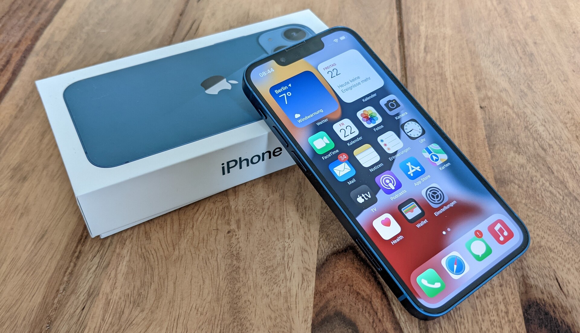 Top 5 most popular smartphones of early 2022 - the list includes three iPhones 13 and no Xiaomi