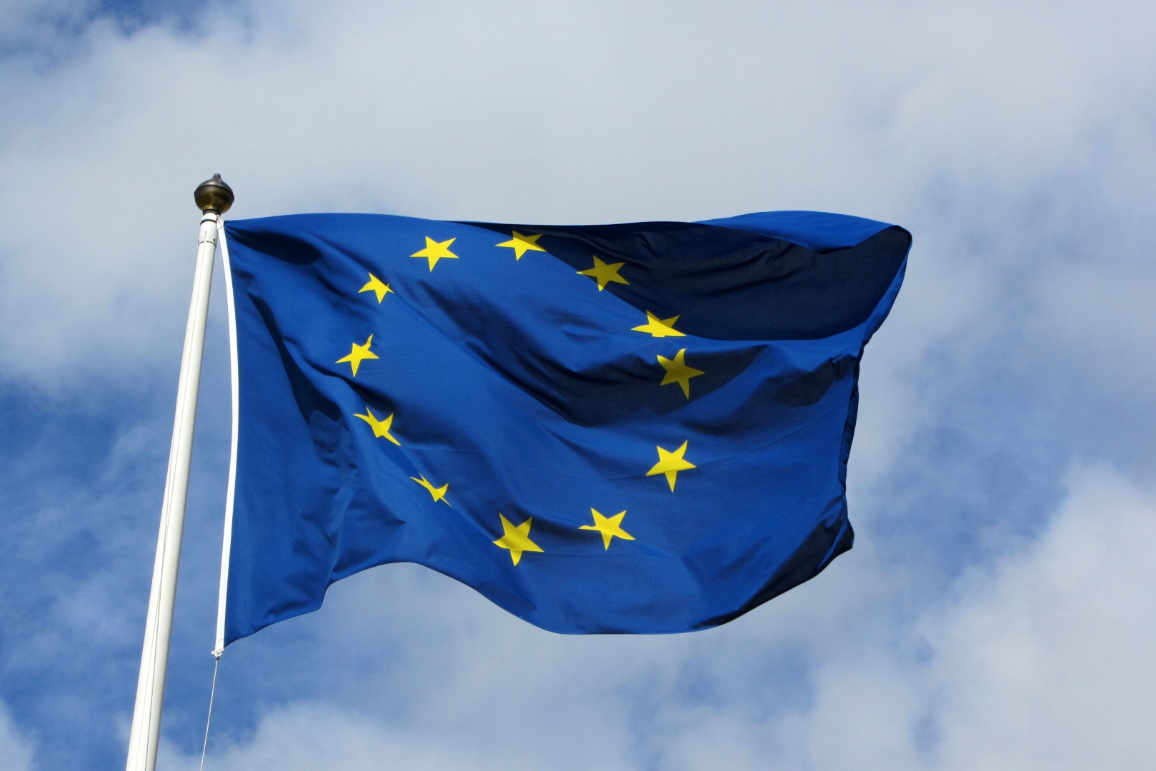 ЄС обмірковує модерацію особистих повідомлень своїх громадян для запобігання насильству над дітьми
