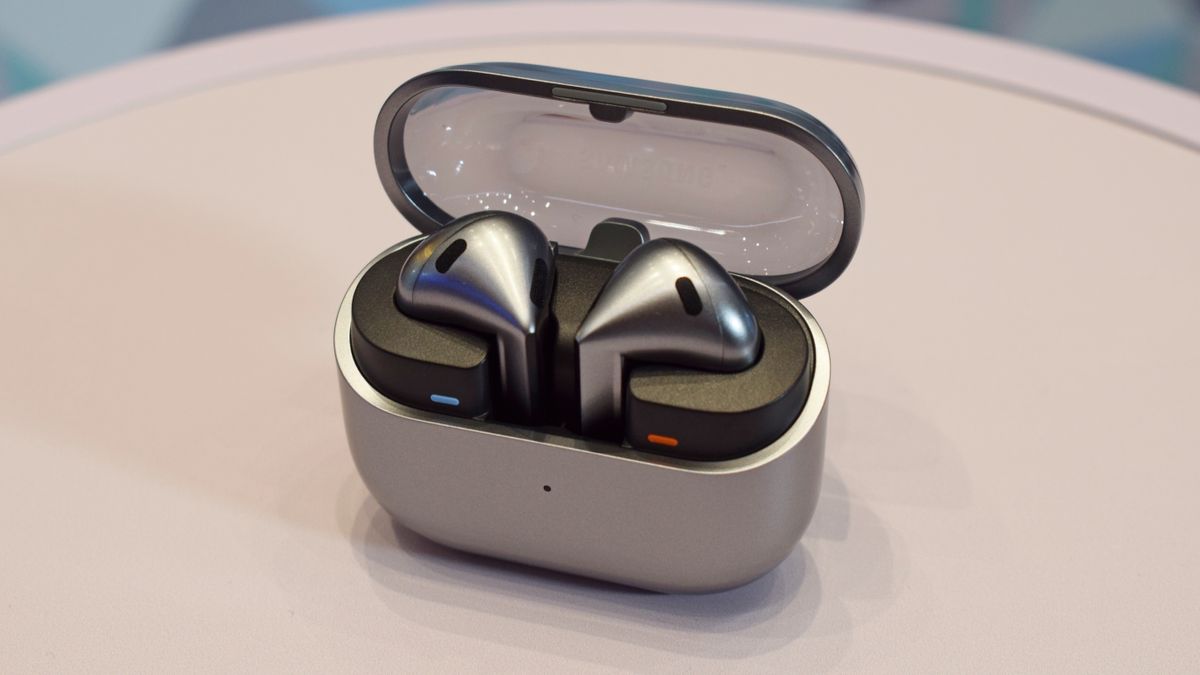 Galaxy Buds 3 Pro has improved call quality thanks to AI technology