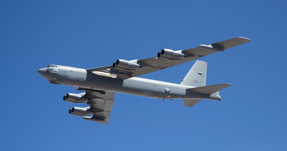 L'armée de l'air américaine prépare le bombardier nucléaire B-52H Stratofortress pour tester le missile hypersonique AGM-183A ARRW, qui peut atteindre une vitesse de 24 700 km/h.