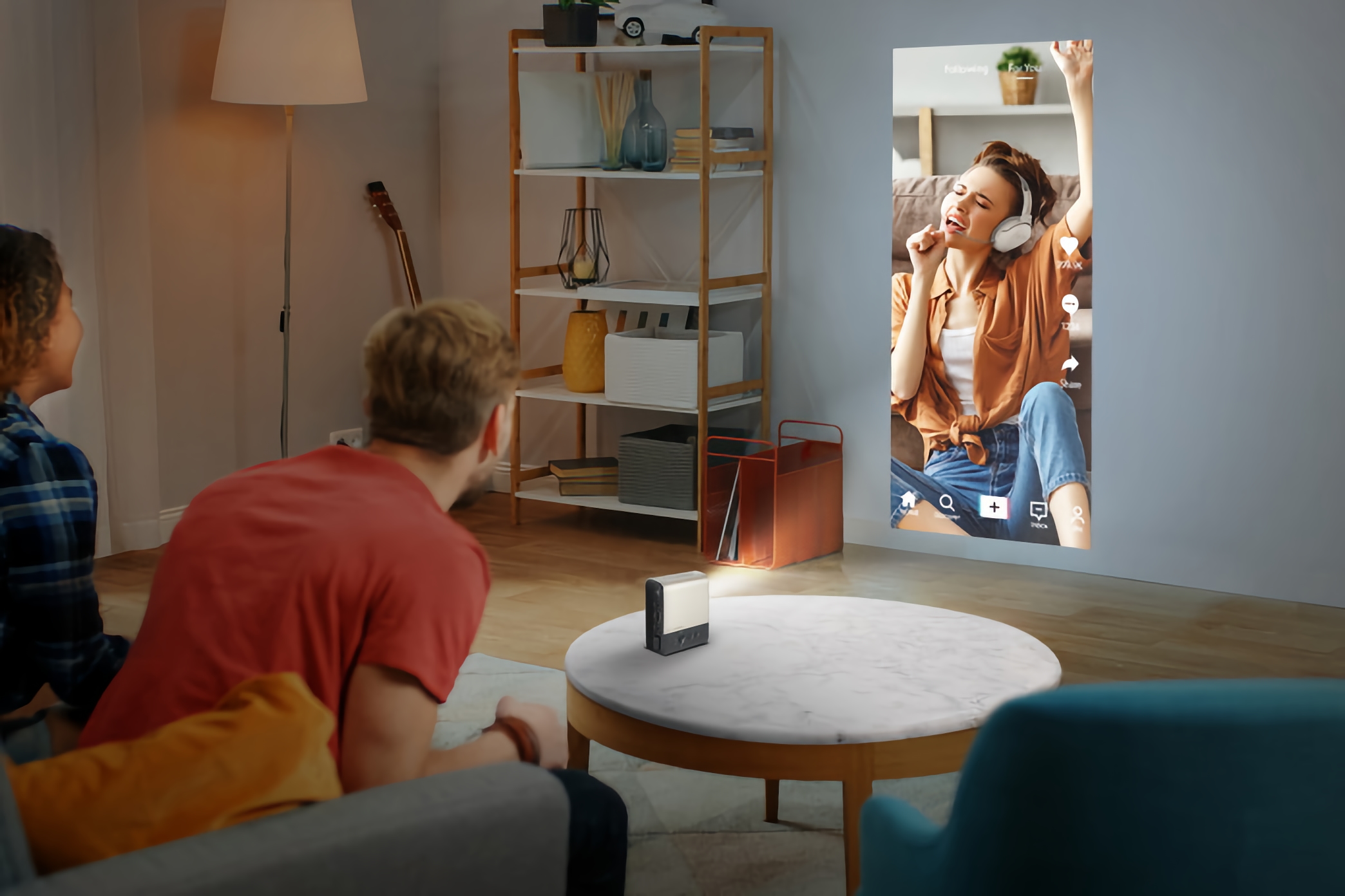 ASUS ZenBeam E2: Compact projector with built-in battery and wireless connection to Android, iOS and Windows devices