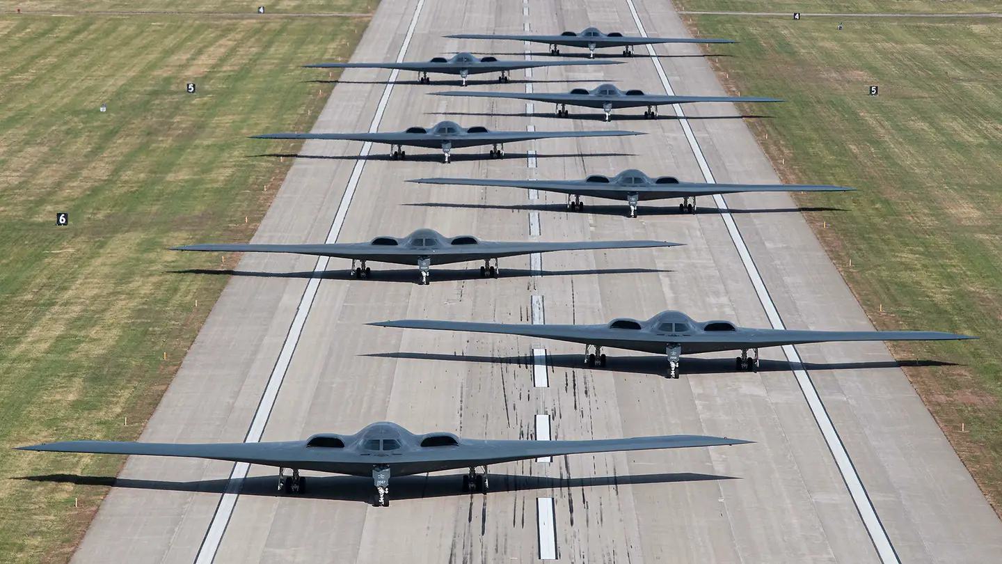 La réparation de deux bombardiers nucléaires B-2 Spirit, d'un coût de 2,1 milliards de dollars, prendra plusieurs années - tout l'escadron sera hors service.